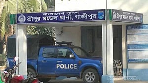 গাজীপুরে কান্নার আওয়াজ পেয়ে ঝোপ থেকে নবজাতক উদ্ধার