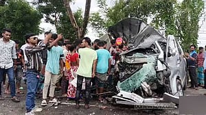 গোপালগঞ্জে বাস-মাইক্রোবাস সংঘর্ষে নিহত বেড়ে ২