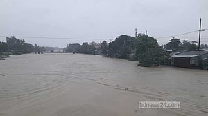 হবিগঞ্জে বিপদৎসীমার উপরে নদীর পানি, ভাঙন ঠেকানোর চেষ্টা