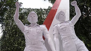 হোলি আর্টিজানে ‘দীপ্ত শপথ’ গুঁড়িয়ে নিষিদ্ধ হিযবুত তাহরীরের পোস্টার