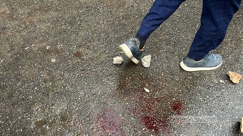 ইসলামী ব্যাংকের নিয়ন্ত্রণ নিতে হামলা, গুলিতে আহত ৬