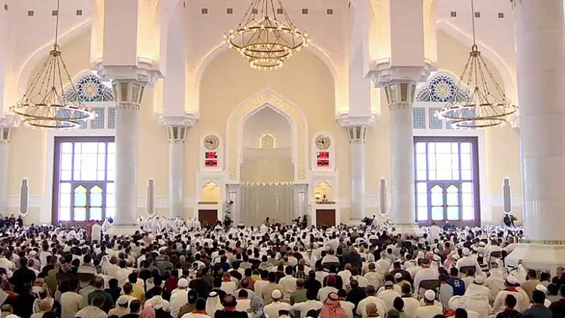 কাতারে হানিয়ার দাফন অনুষ্ঠানে মানুষের ঢল