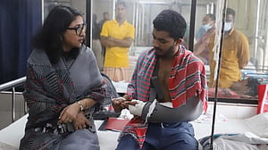 আটক ১৩ শিক্ষর্থীকে ছাড়িয়ে নিয়েছে জগন্নাথ বিশ্ববিদ্যালয় প্রশাসন