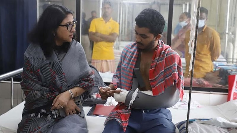 আটক ১৩ শিক্ষর্থীকে ছাড়িয়ে নিয়েছে জগন্নাথ বিশ্ববিদ্যালয় প্রশাসন