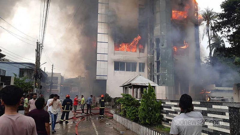 যশোরে শাহীন চাকলাদারের হোটেলে আগুন, ২০ জনের লাশ উদ্ধার