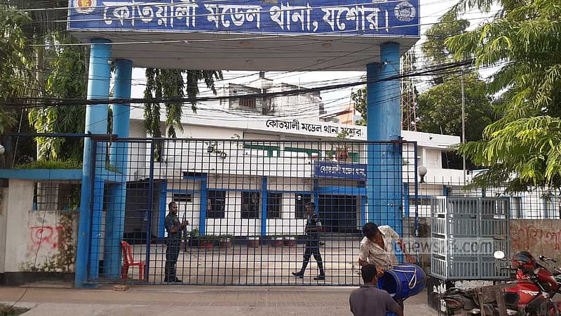 ‘মাদক নেওয়া দেখে ফেলায়’ তুলে ফেলা হল দুই চোখ