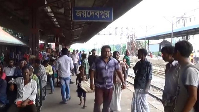 গাজীপুরে বগি লাইনচ্যুত, ঢাকার সঙ্গে খুলনা-রাজশাহীর ট্রেন বন্ধ