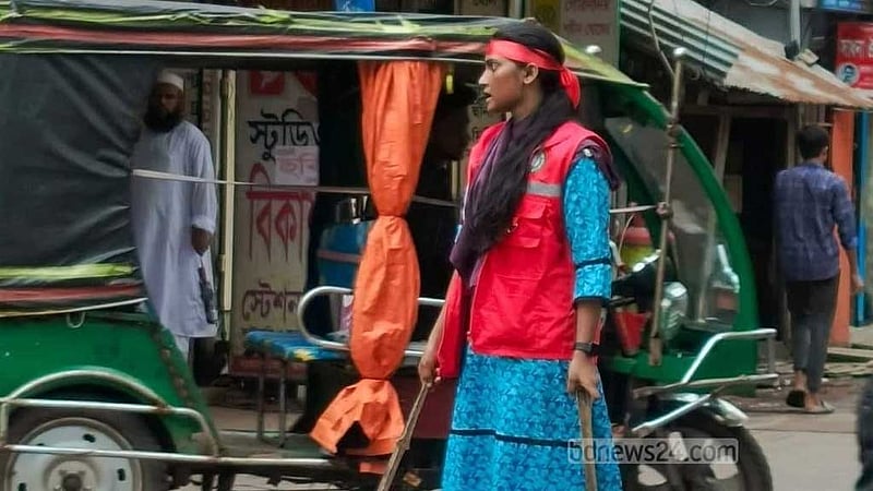 ঝালকাঠিতে পরিচ্ছন্নতা ও ট্রাফিক নিয়ন্ত্রণে শিক্ষার্থীরা