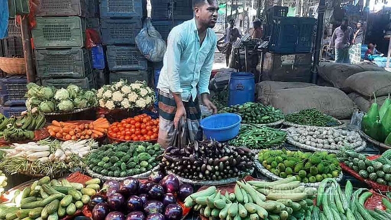 সবজি ও মুরগিতে অল্প স্বস্তি, অস্বস্তি ইলিশে