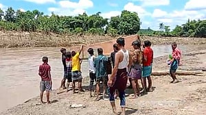 খাগড়াছড়ির ফেনী নদীতে নিখোঁজ দুই কিশোরের সন্ধান মেলেনি
