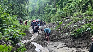 ভারি বর্ষণে খাগড়াছড়িতে পাহাড় ধস, যান চলাচল বন্ধ