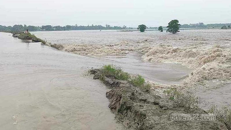 খুলনায় উপকূল রক্ষার বাঁধ ভেঙে ১৩ গ্রাম প্লাবিত