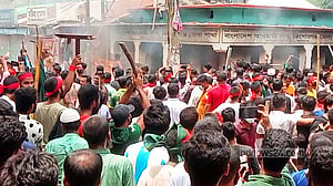 সৈয়দ আশরাফের চাচাত ভাইয়ের বাড়িতে আগুন, পুড়ে দুইজনের মৃত্যু