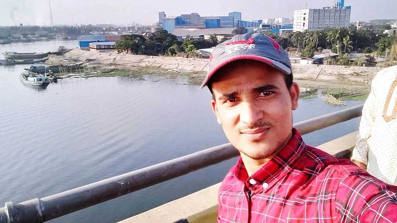লুকিয়েও রক্ষা হয়নি রুবেলের, মাথা ফুঁড়ে চলে যায় গুলি