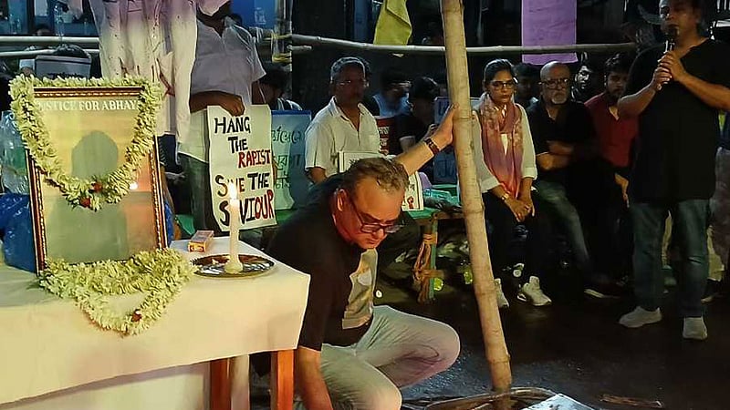 চিকিৎসককে ধর্ষণ-হত্যা: প্রতিবাদী পদযাত্রায় কলকাতার অভিনয় শিল্পীরা