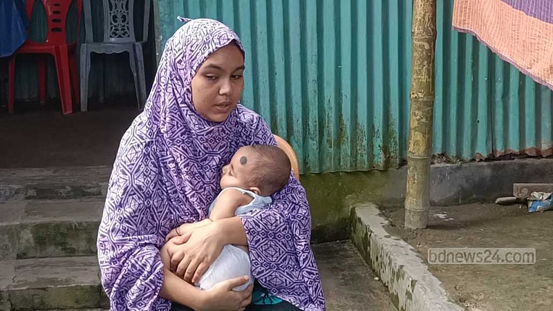 ৪ মাসের মেয়েকে কোলে নিয়ে স্বামী হত্যার বিচার চাইলেন রিতু