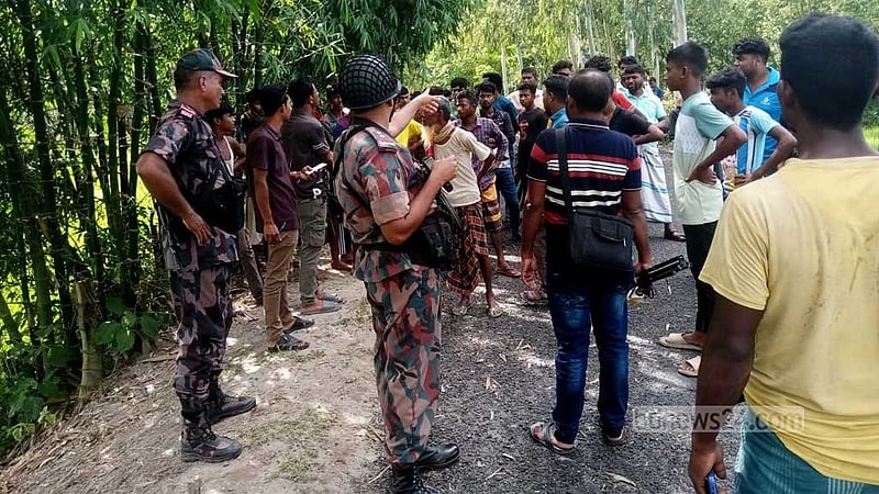 লালমনিরহাট সীমান্তে বিএসএফের কাঁটাতারের বেড়া নির্মাণের চেষ্টা, বিজিবির বাধা