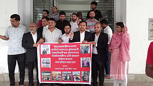 ‘বৈষম্যবিরোধী’ আইনজীবীদের মানববন্ধন