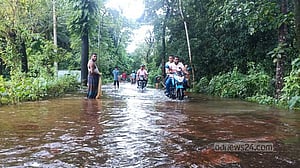 বন্যা: লক্ষ্মীপুরে ত্রাণ-সুপেয় পানির জন্য হাহাকার, আশ্রয়কেন্দ্রে বৃদ্ধের মৃত্যু
