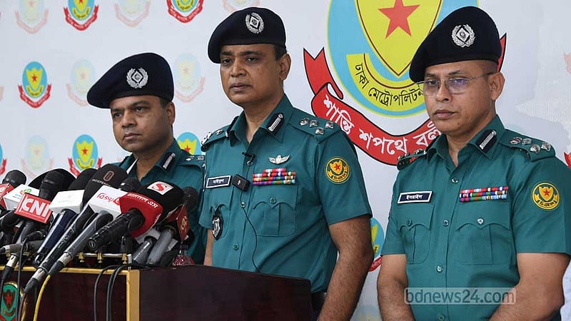 সহিংসতায় অপেশাদার কর্মকর্তাদের দায় দেখছেন ডিএমপি কমিশনার