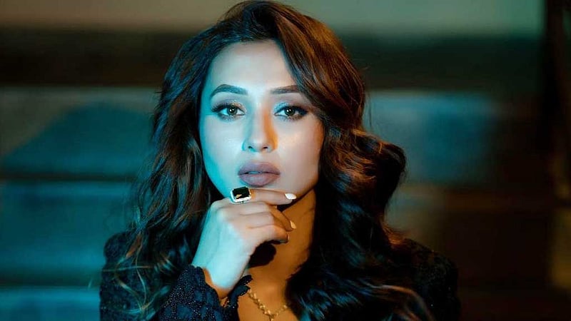 প্রকাশ্যে ধর্ষণের হুমকি, আইনের আশ্রয় নিলেন মিমি