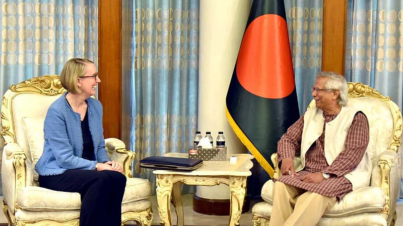 পাচার অর্থ ফেরাতে ব্রিটেনের সহায়তা চান ইউনূস