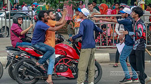 তবুও বেপরোয়া মোটরসাইকেল