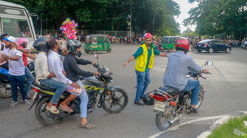শিক্ষার্থীদের সড়ক ছাড়তে বললেন সারজিস