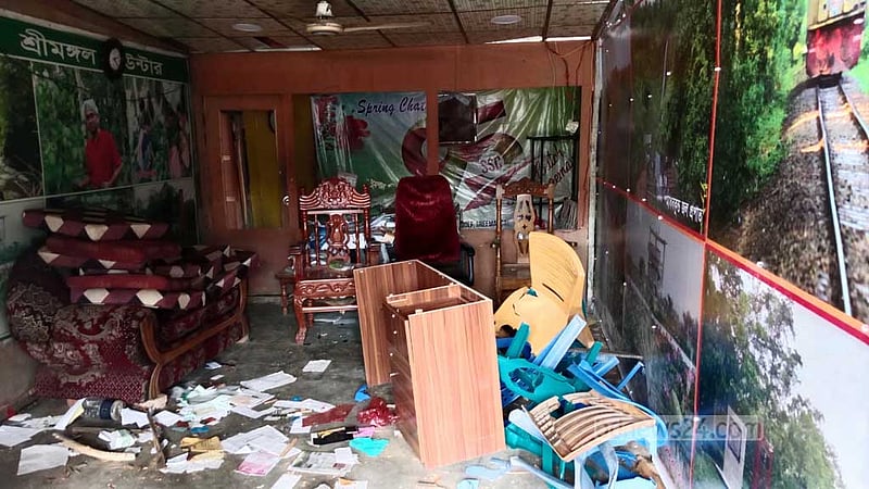 মৌলভীবাজারে সাংবাদিক বিকুলের প্রতিষ্ঠানে ভাঙচুর-আগুন