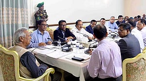 ২৫ দপ্তরের সচিবদের সঙ্গে বৈঠক প্রধান উপদেষ্টার