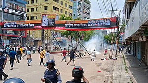 মুন্সীগঞ্জে আন্দোলনের মধ্যে ত্রিমুখী সংঘর্ষে নিহত ২