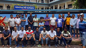 ময়মনসিংহ সিটি করপোরেশনে মেয়র-কাউন্সিলরদের প্রবেশ ঠেকাতে বিএনপি নেতাদের অবস্থান