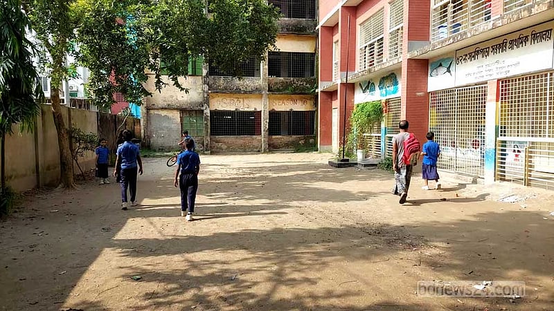 সব সরকারি প্রাথমিক বিদ্যালয়ে লাগাতে হবে ৫ গাছ