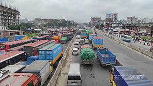 ঢাকা-চট্টগ্রাম মহাসড়কে দীর্ঘ যানজট