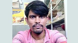 গাজী টায়ারস: খোঁজ মেলেনি ভাইয়ের, ‘ভবনের ছাই’ নিয়ে ফিরেছেন জাকির