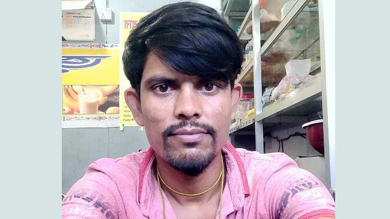 গাজী টায়ারস: খোঁজ মেলেনি ভাইয়ের, ‘ভবনের ছাই’ নিয়ে ফিরেছেন জাকির