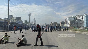 নারায়ণগঞ্জে ডিসি কার্যালয়, কারখানায় হামলা