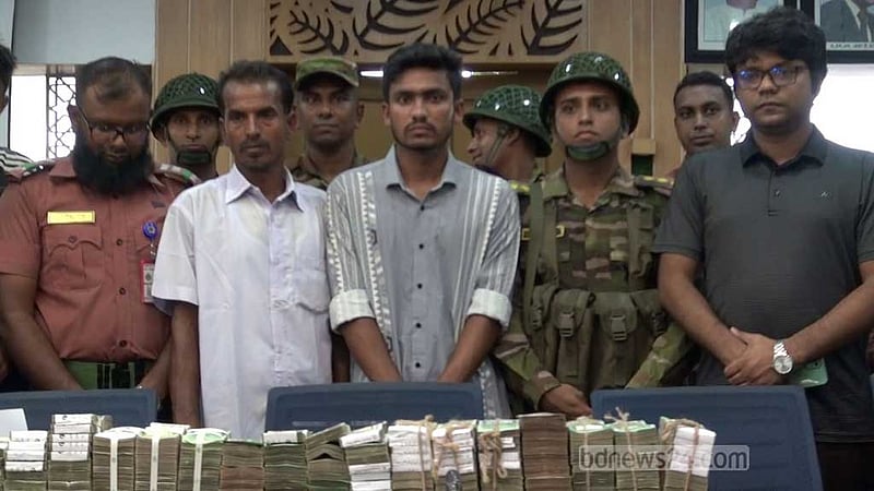 নরসিংদীতে ৮৮ লাখ টাকাসহ শিক্ষার্থীদের হাতে আটক ৩