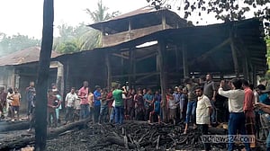 নেত্রকোণায় মধ্যরাতে হিন্দুর বাড়িতে অগ্নিসংযোগ