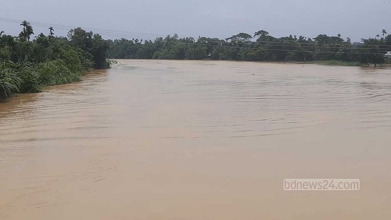 নেত্রকোণায় নদীর পানি বেড়ে বিপৎসীমা ছুঁই ছুঁই