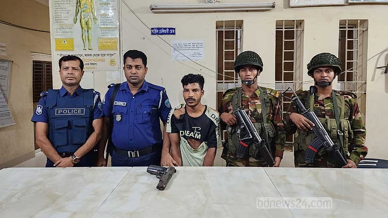 ঢাকা থেকে লুট হওয়া পিস্তলসহ তরুণ গ্রেপ্তার নোয়াখালীতে