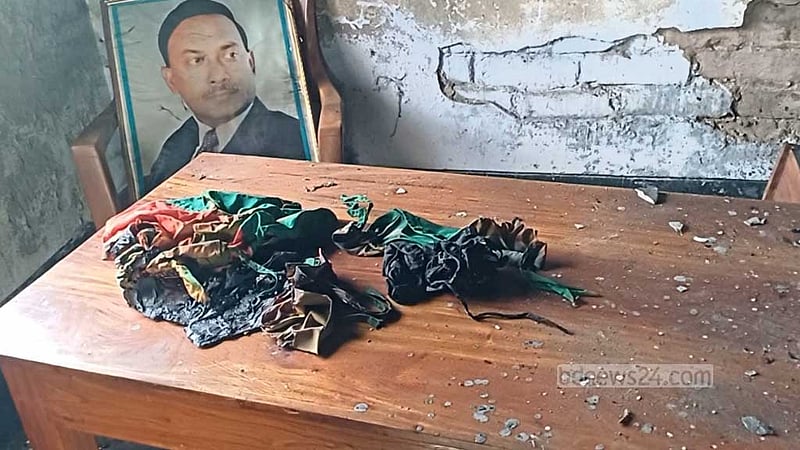 ‘পুড়িয়ে দেওয়া হয়েছে’ রাণীনগর থানা বিএনপির কার্যালয়