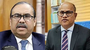 সাবেক প্রধান বিচারপতি ও অ্যাটর্নি জেনারেলের ব্যাংক হিসাব অবরুদ্ধ