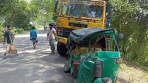 পাবনায় ট্রাক-অটোরিকশা সংঘর্ষে নিহত ১