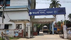 আন্দোলনে গুলি: পাবনায় সাবেক এমপি-মেয়রকে আসামি করে মামলা