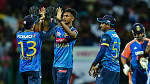শ্রীলঙ্কার পেস বোলিংয়ে শক্তি কমল আরও