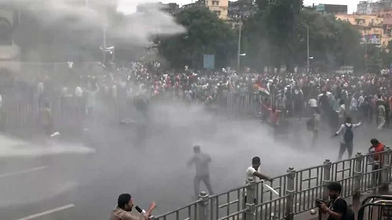 চিকিৎসক ধর্ষণ-হত্যা: ‘নবান্ন অভিযান’ ঘিরে সংঘর্ষে উত্তাল কলকাতা