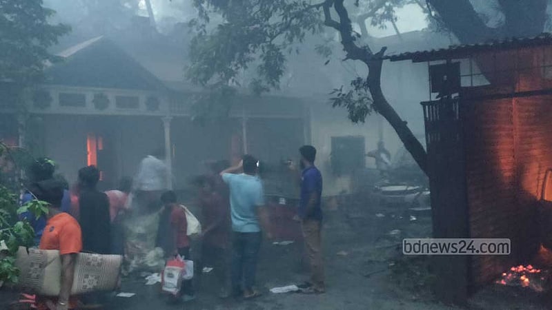 ধ্বংসস্তূপ রাহুলের বাড়ি: পরিবার বলছে, ‘সাম্প্রদায়িক হামলা ছিল না’
