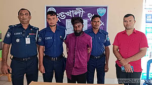 ‘বিচ্ছেদের জেরে ক্ষোভ’, স্ত্রী-শাশুড়ি শাবল দিয়ে কুপিয়ে হত্যার অভিযোগ