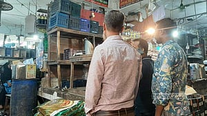 বাড়তি চাহিদায় দোকান ফাঁকা, বেড়ে গেছে ত্রাণ সামগ্রীর দামও